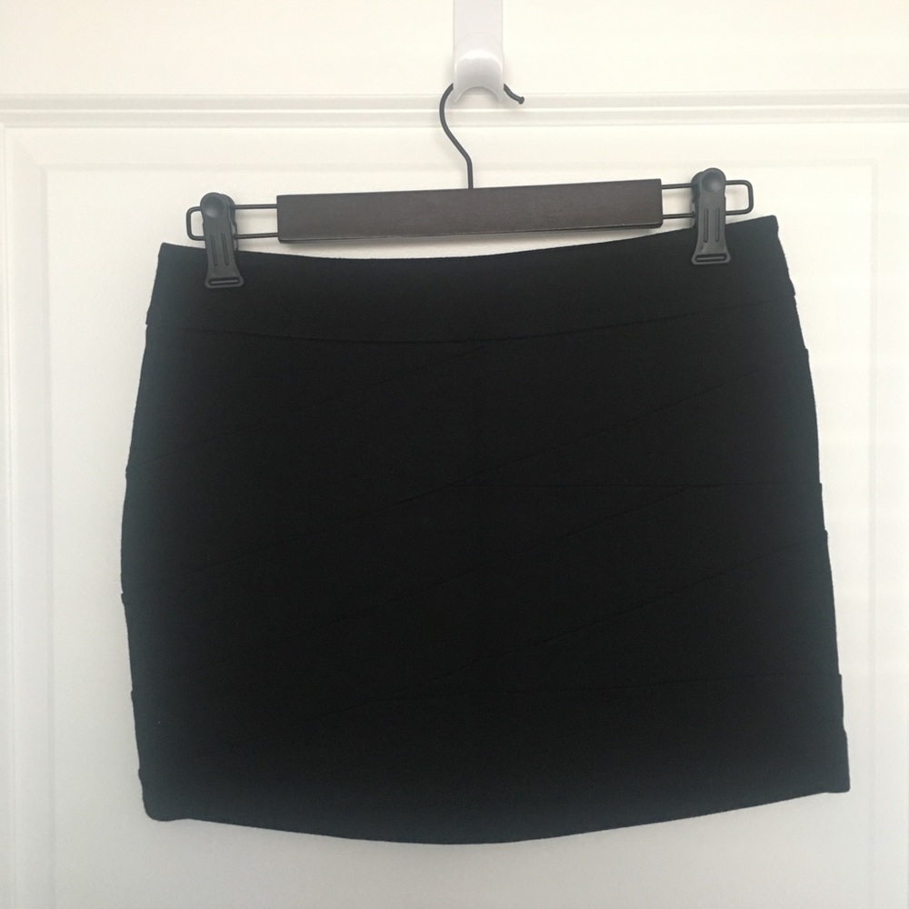 Black express mini skirt